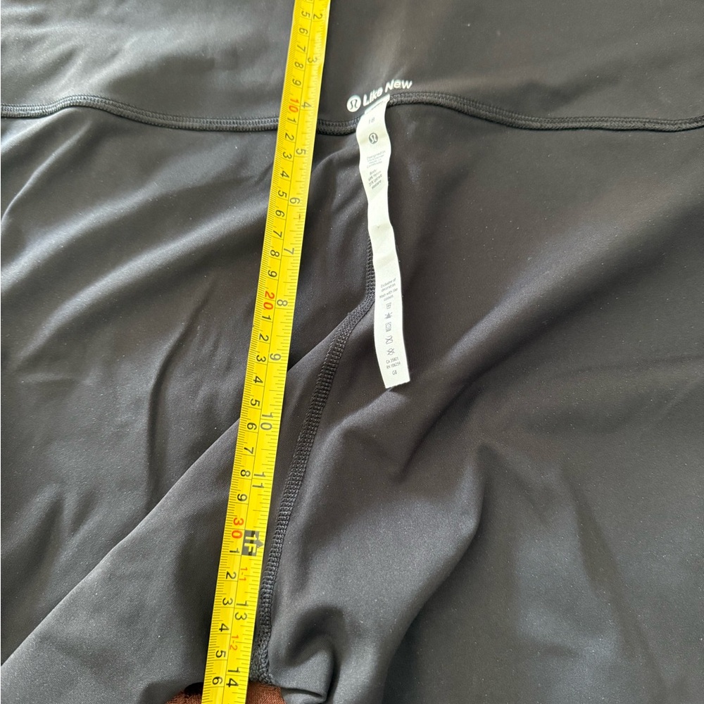 Lululemon black leggings size 18 - Picture 9 of 9